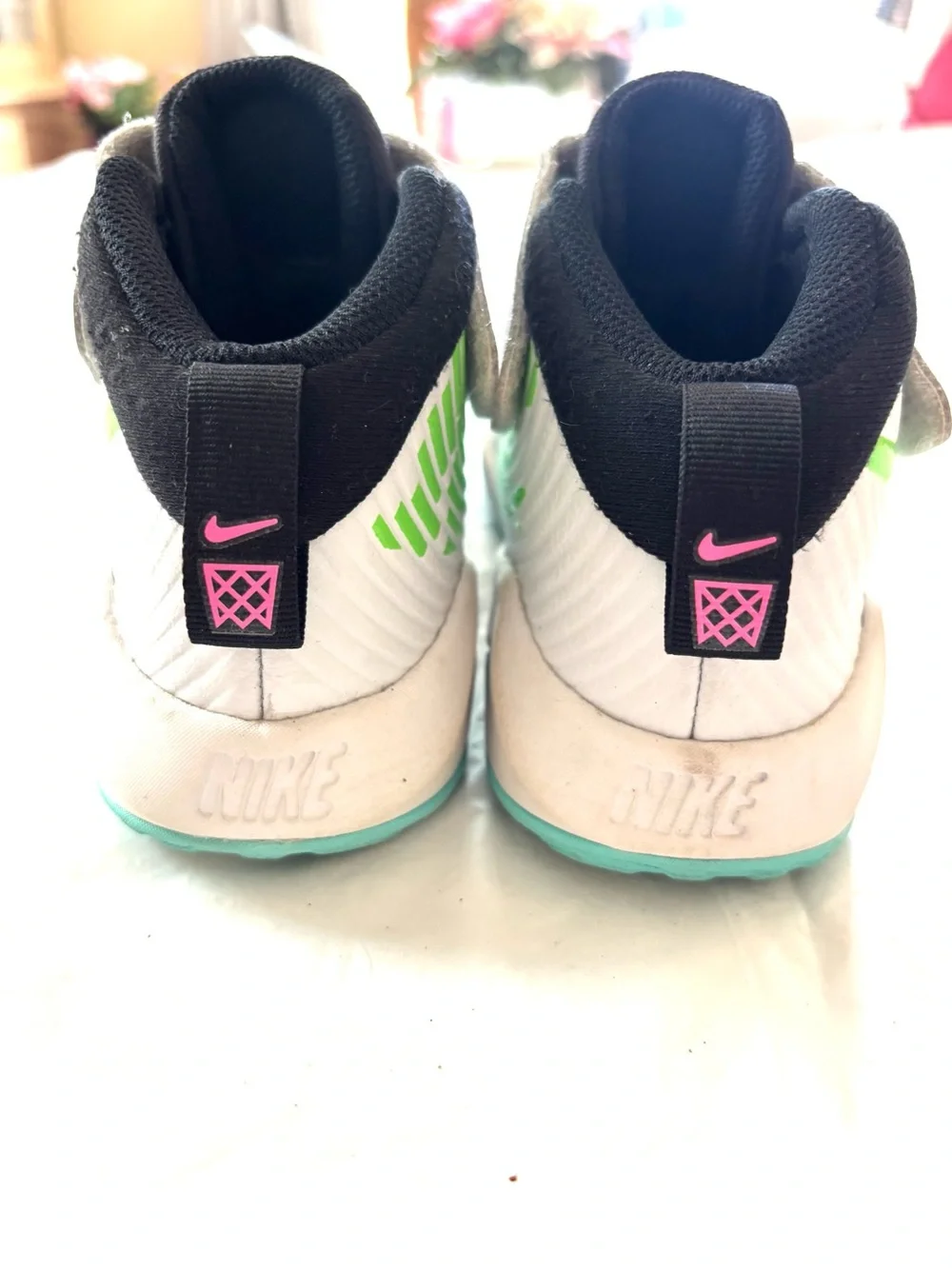 Nike White Green Team D9 Basketball Sneakers SZ 2.5 Youth Worn 1X Indoors